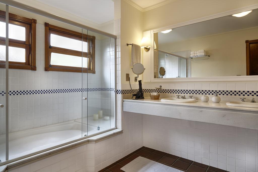 Luxury Suite Spa Bath